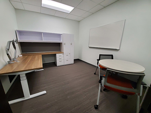 private office: Workstation, whiteboard and table